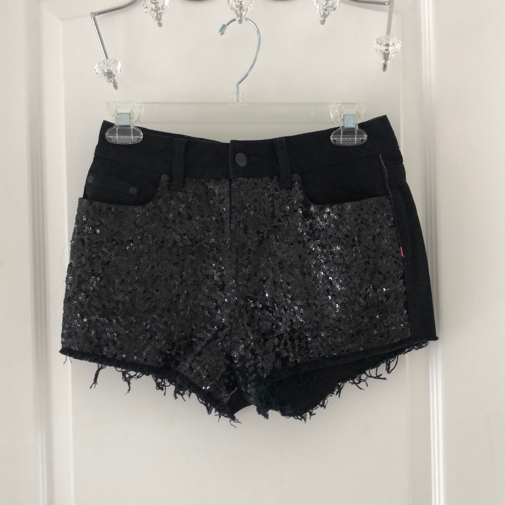 VICTORIA SERECT PINK SEQUIN SHORTS size 6